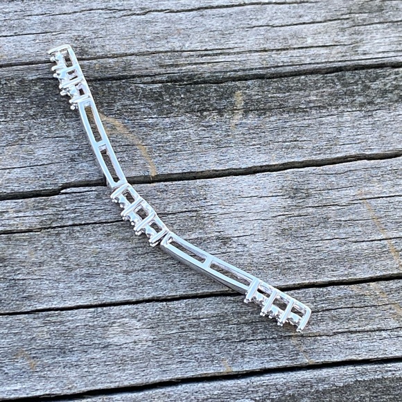 Genuine Diamond 10k white gold linear pendant with center hinge stamped - Picture 7 of 9